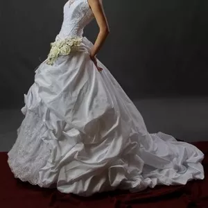 Элегантное свадебное платье  