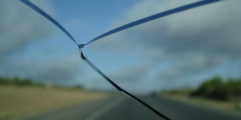 Ремонт сколов и трещин на стекле авто 4