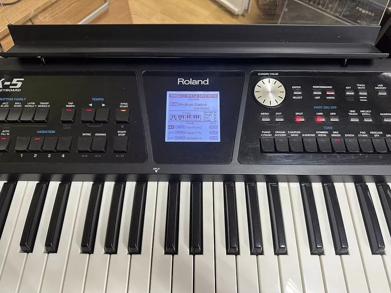 Продам синтезатор Roland BK5  2