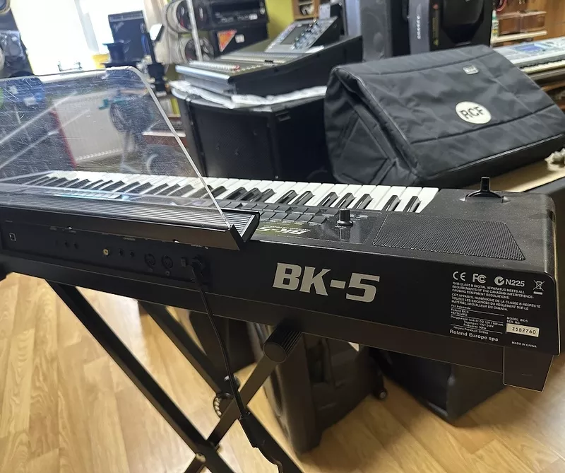 Продам синтезатор Roland BK5  4