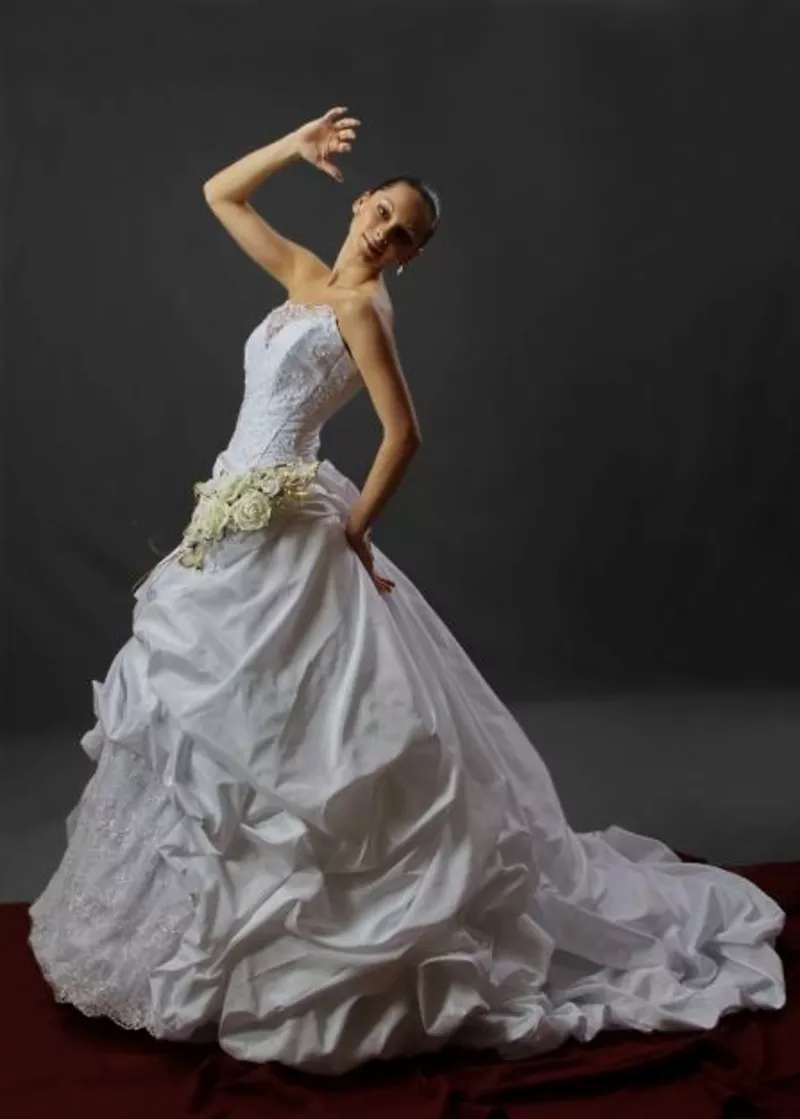 Элегантное свадебное платье  